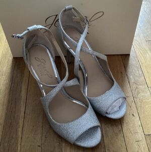 NIB Jewel Badgley Mischka Ladies 6.5 Silver Glitter Open Toe Heels,Never Worn